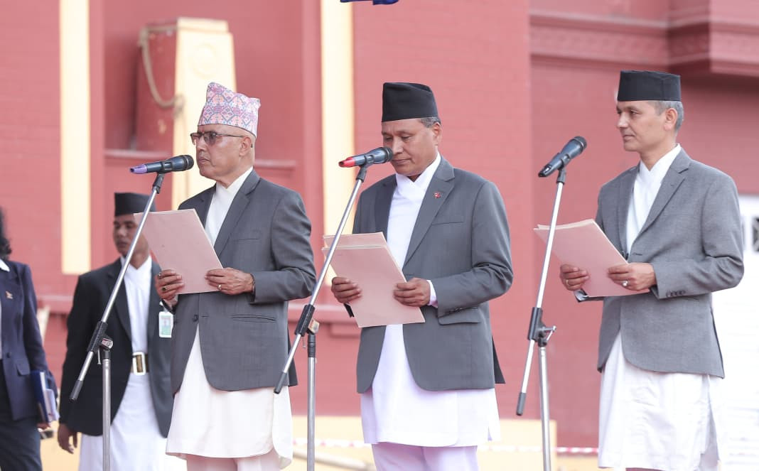 नवनियुक्त ऊर्जामन्त्री, अर्थमन्त्री, र गृहमन्त्रीले शपथ